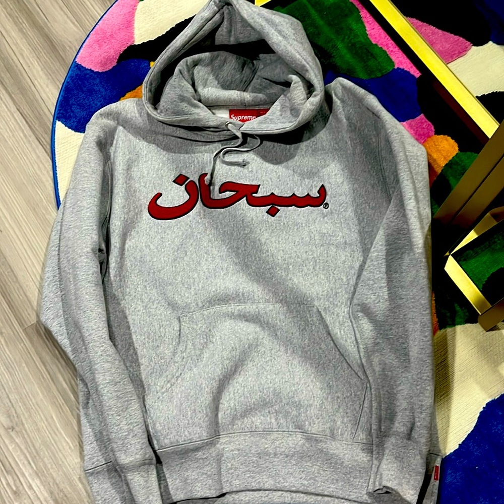 supreme hoodie bought it exclusively from oak shop Canada 100% authentic